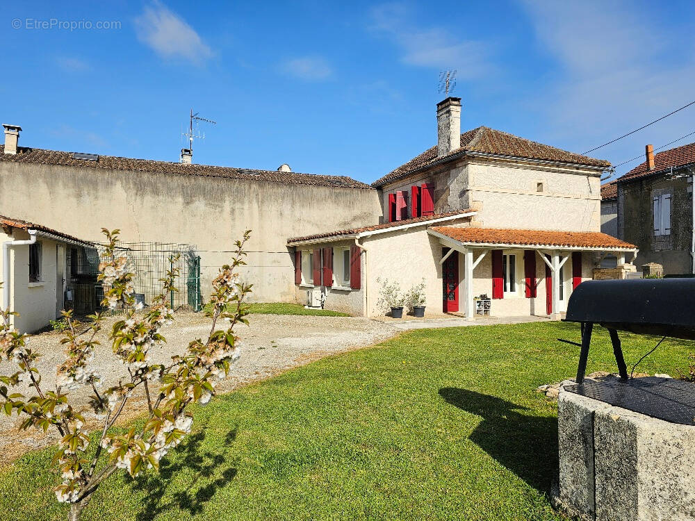 Maison à LA COURONNE