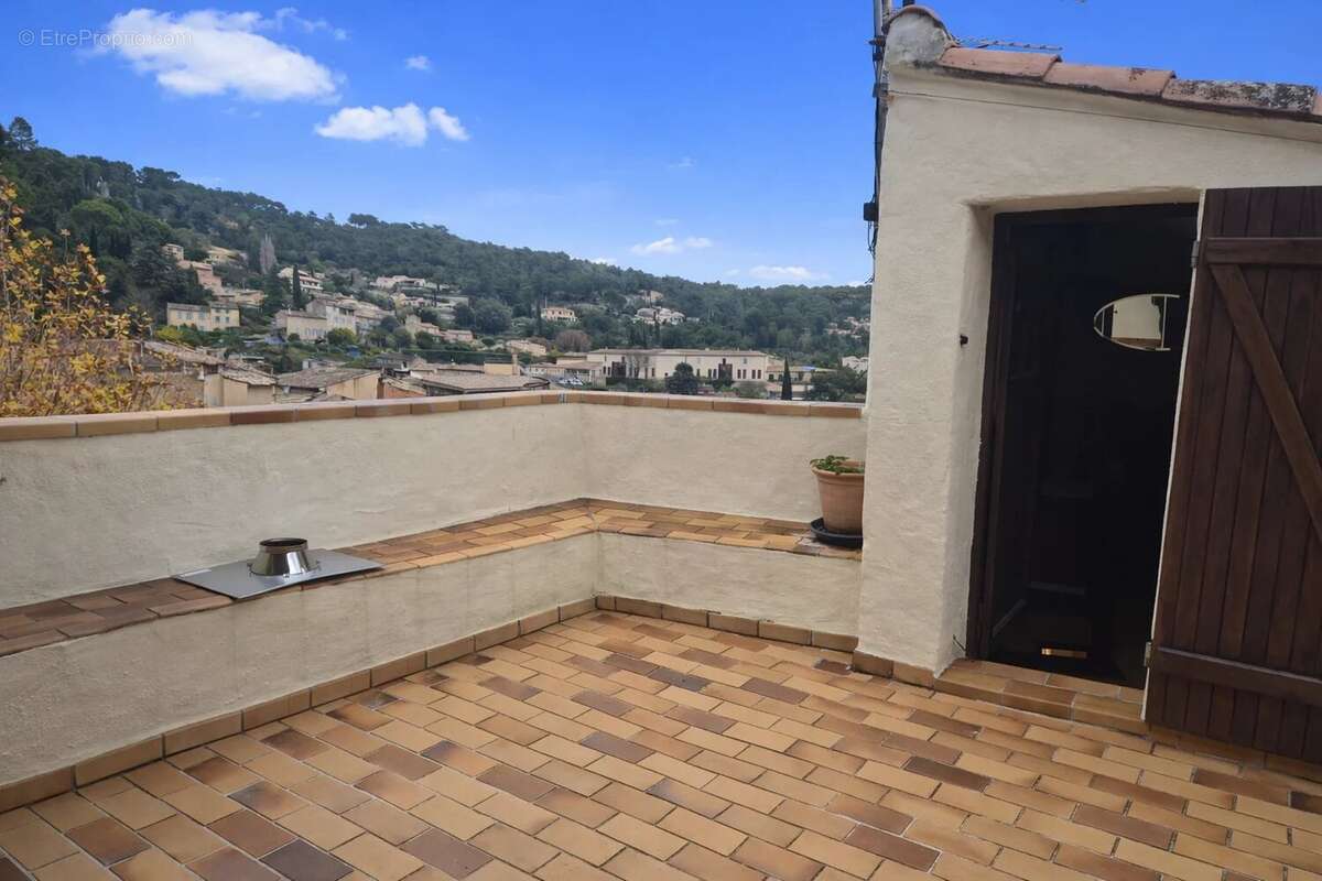 Appartement à COTIGNAC