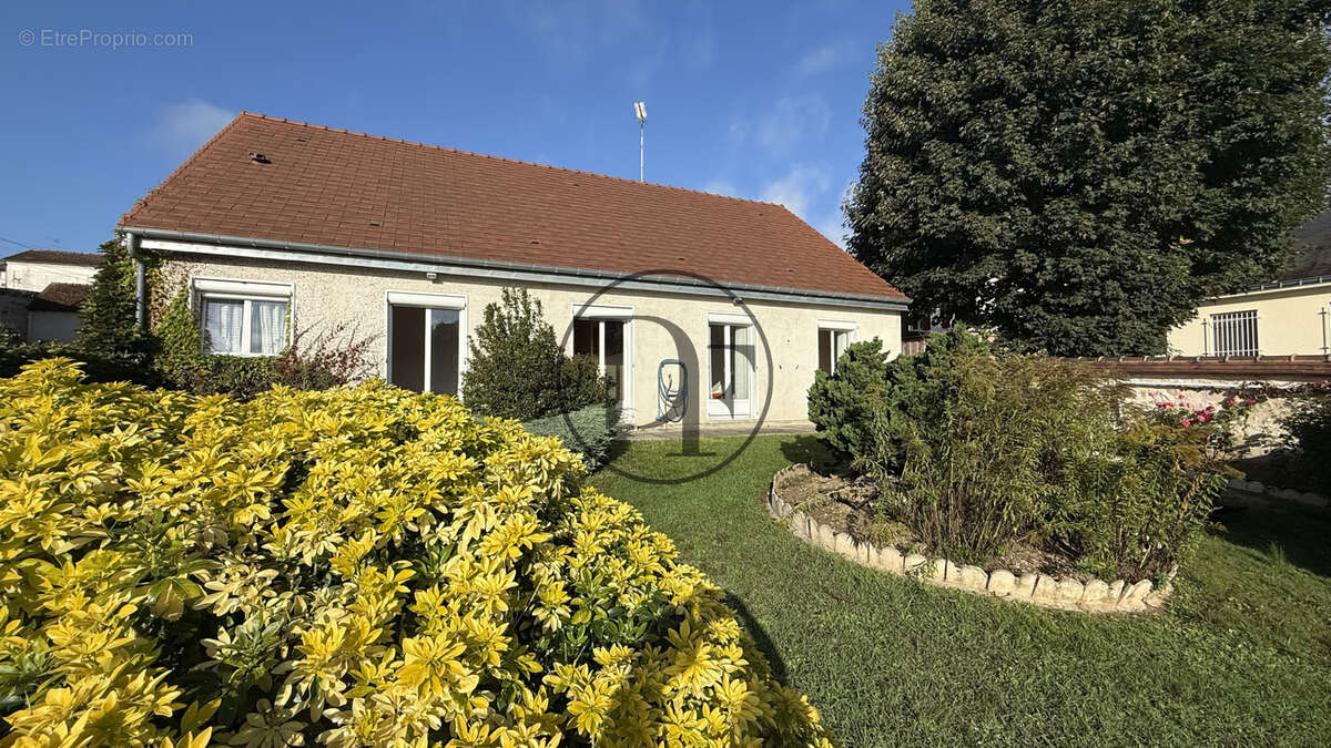 Maison à MONTIGNY-SUR-LOING