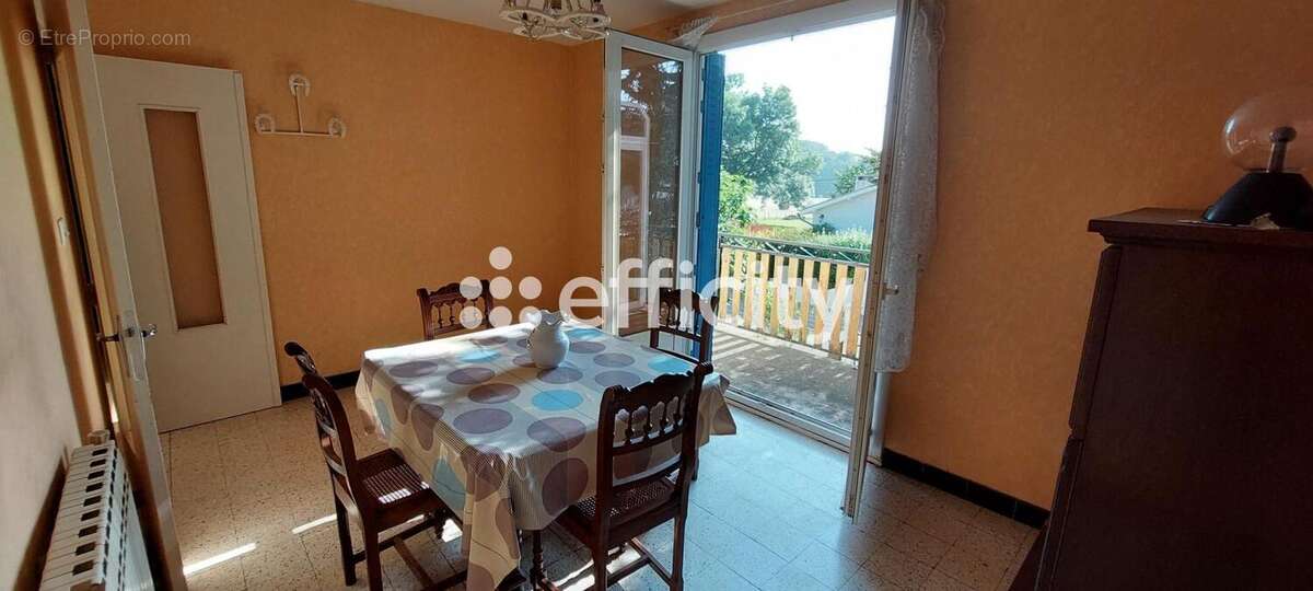 Maison 80 m² à Cour-Et-Buis  - photo 4