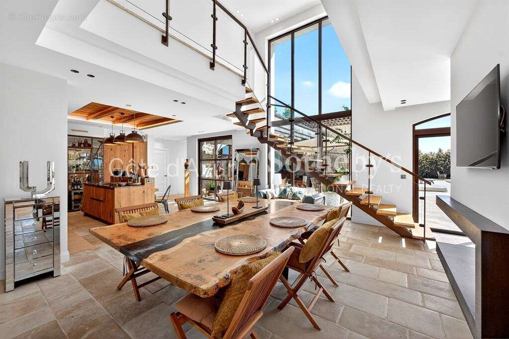 Maison à ROQUEFORT-LES-PINS