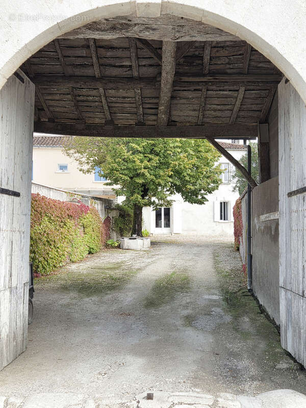 Maison à TRIAC-LAUTRAIT