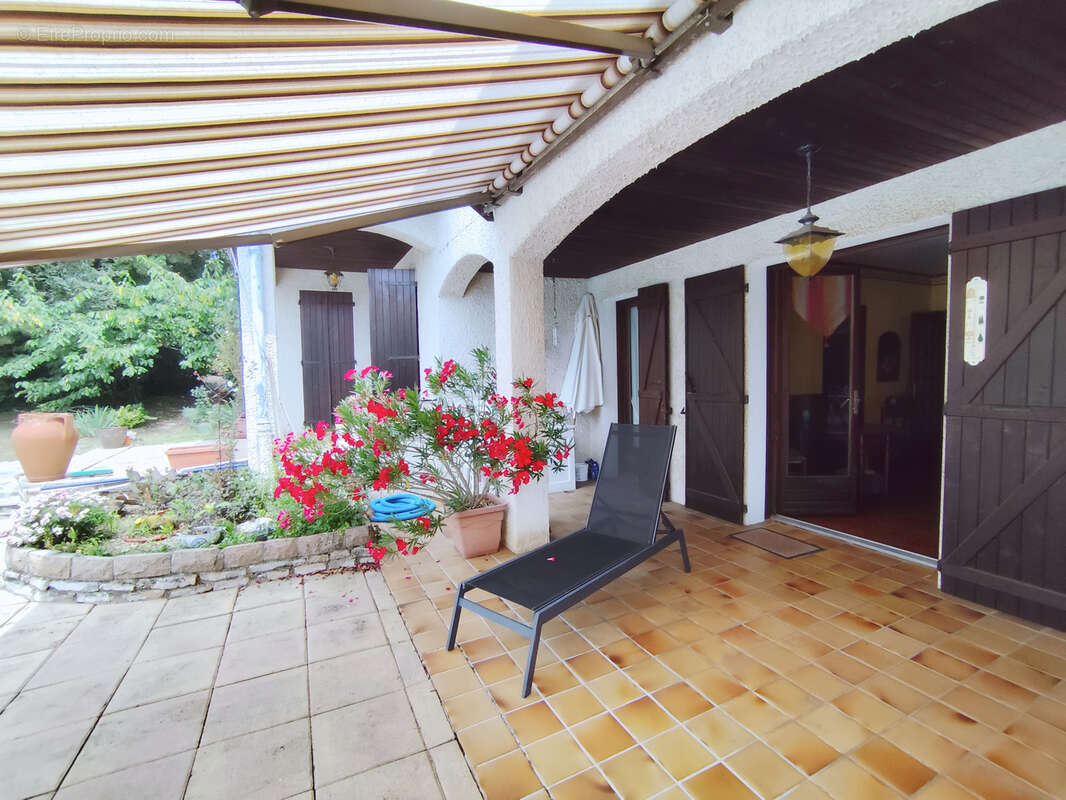 Maison à SAINT-GENIS-LES-OLLIERES