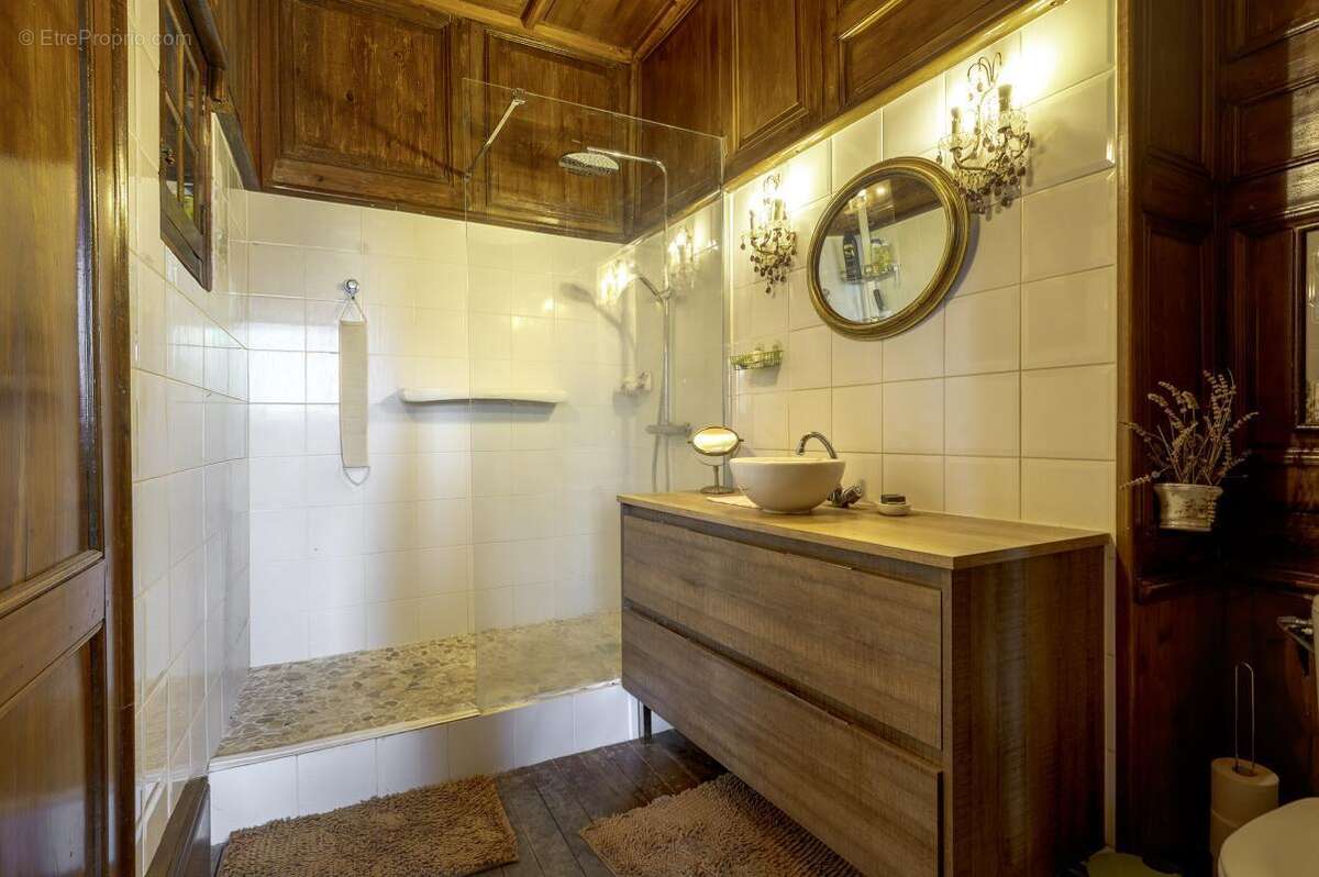 Maison 260 m² à Saint-Selve  - photo 17