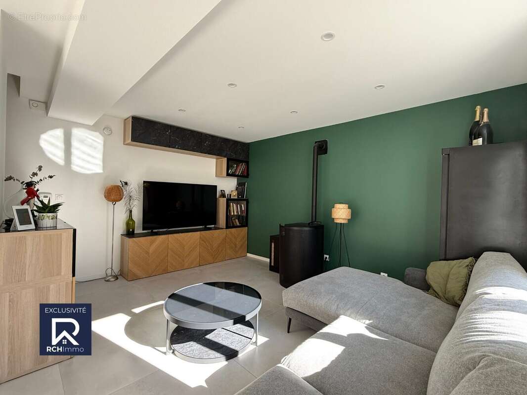 Maison à EYZIN-PINET