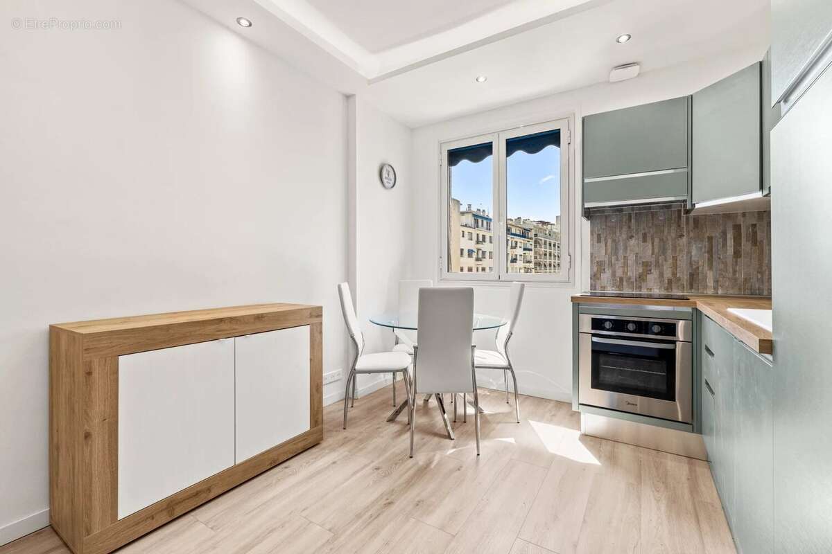 Vente Nice - Carré d'Or - 2 Pièces Rénové - Etage Elevé - photo 8