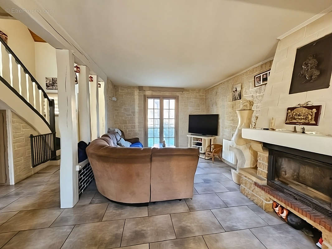 Maison à SAINTE-GENEVIEVE-DES-BOIS