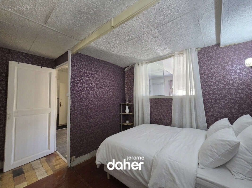 Appartement à MARSEILLE-1E