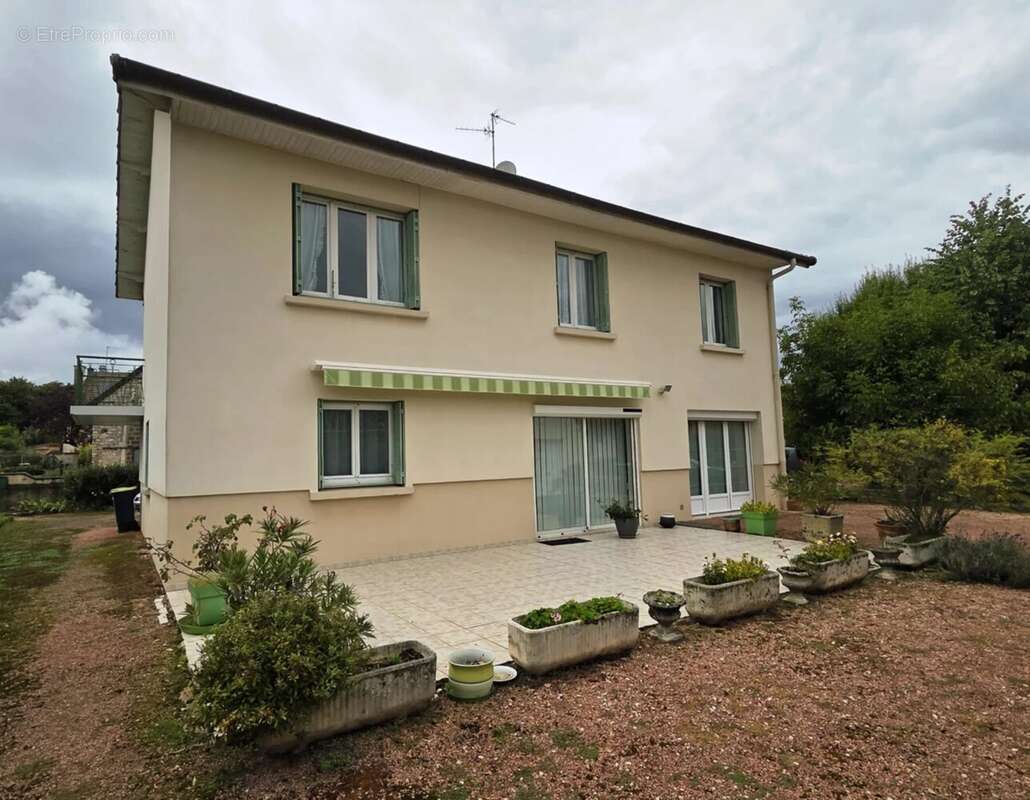 Maison à CHAMPFORGEUIL