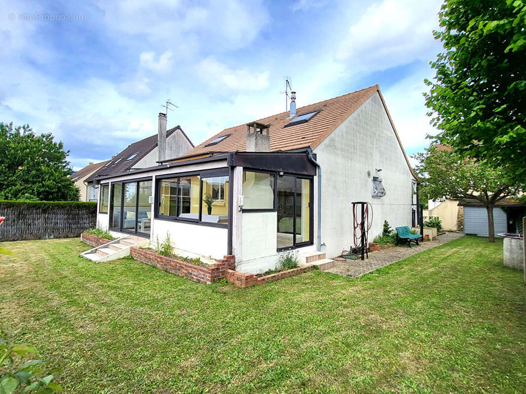 Maison à LES CLAYES-SOUS-BOIS