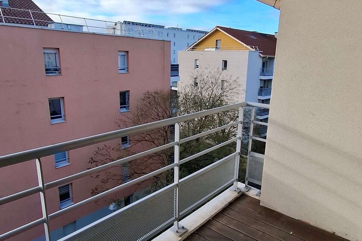 Appartement à PIERRE-BENITE