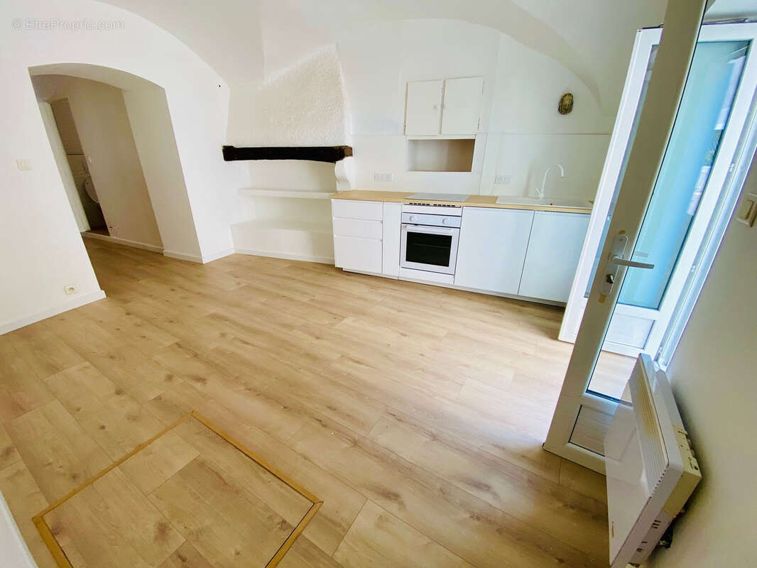 Villeneuve les Maguelone - Maison de village T3 de 65m2 plain-pied avec une cour de 20m2 une dependance, une c - photo 7