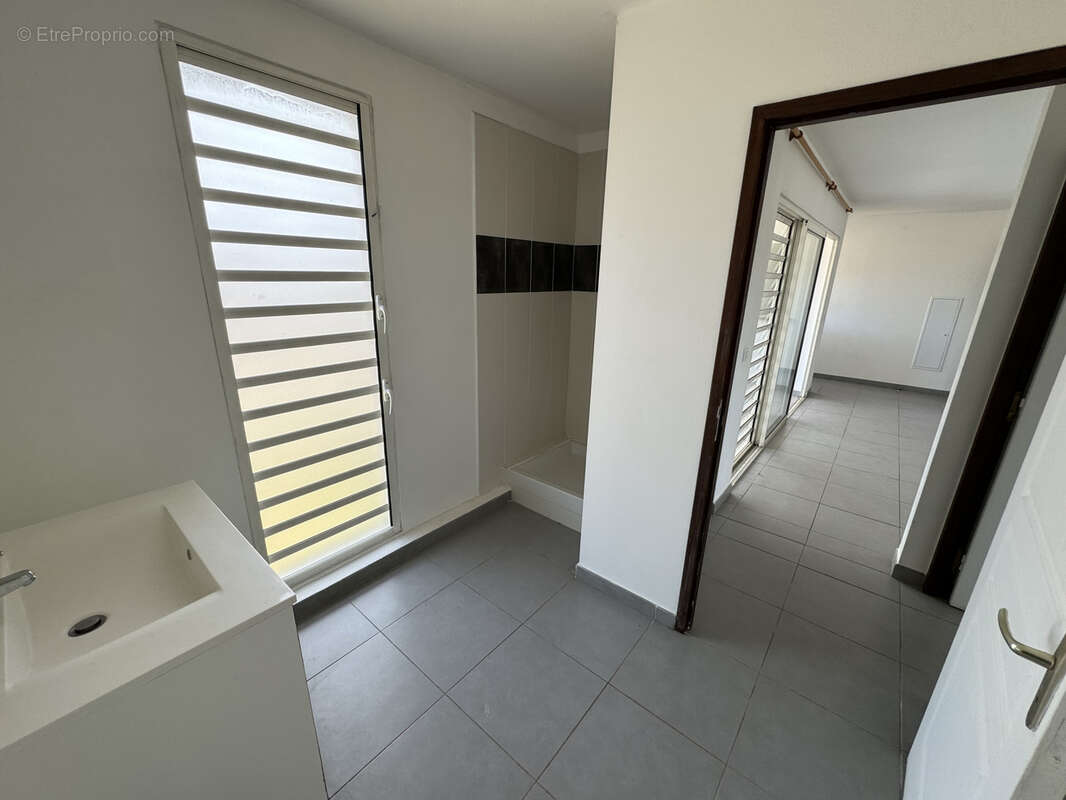 Appartement type T2 secteur Montabo - photo 11