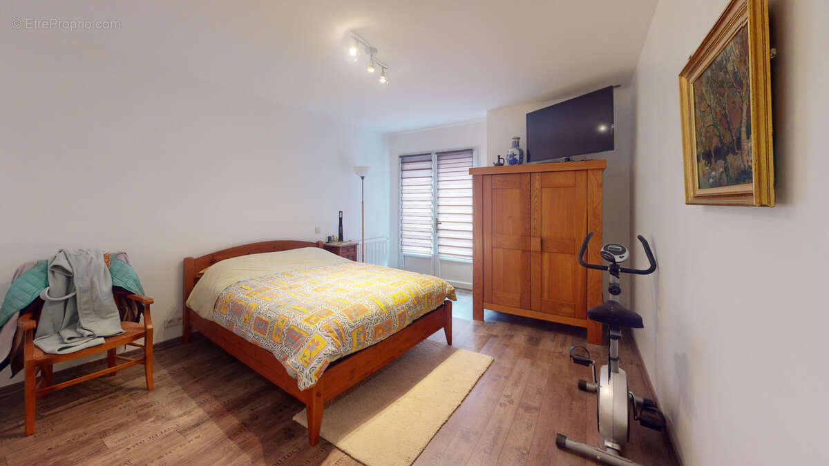 EN EXCLUSIVITE ! le prix d'un grand appartement! Maison de bourg de caractère rénovée, avec garage et terrasse - photo 15