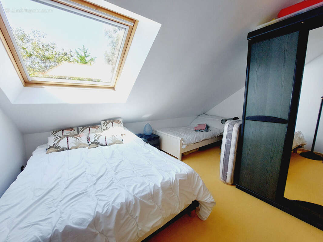 Maison Montreuil Le Gast 8 pièce(s) 182 m2 - photo 2