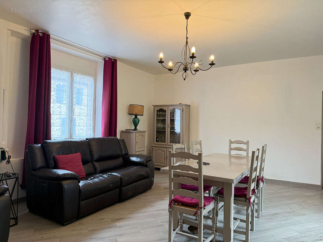 Maison à OURSEL-MAISON