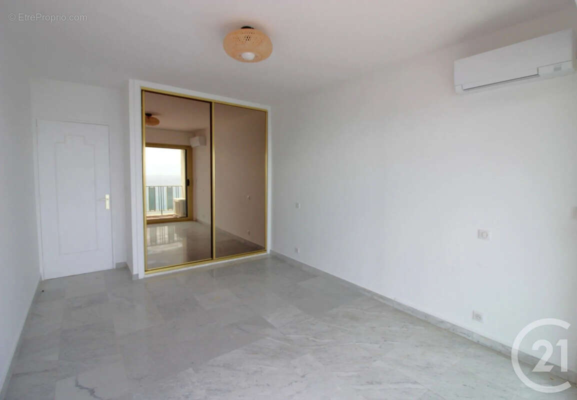 Appartement à ROQUEBRUNE-CAP-MARTIN