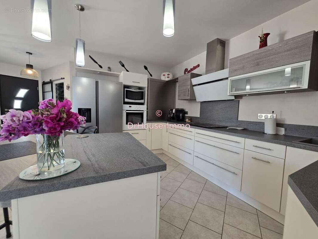 Maison 159 m² à Saint-Benoit  - photo 12