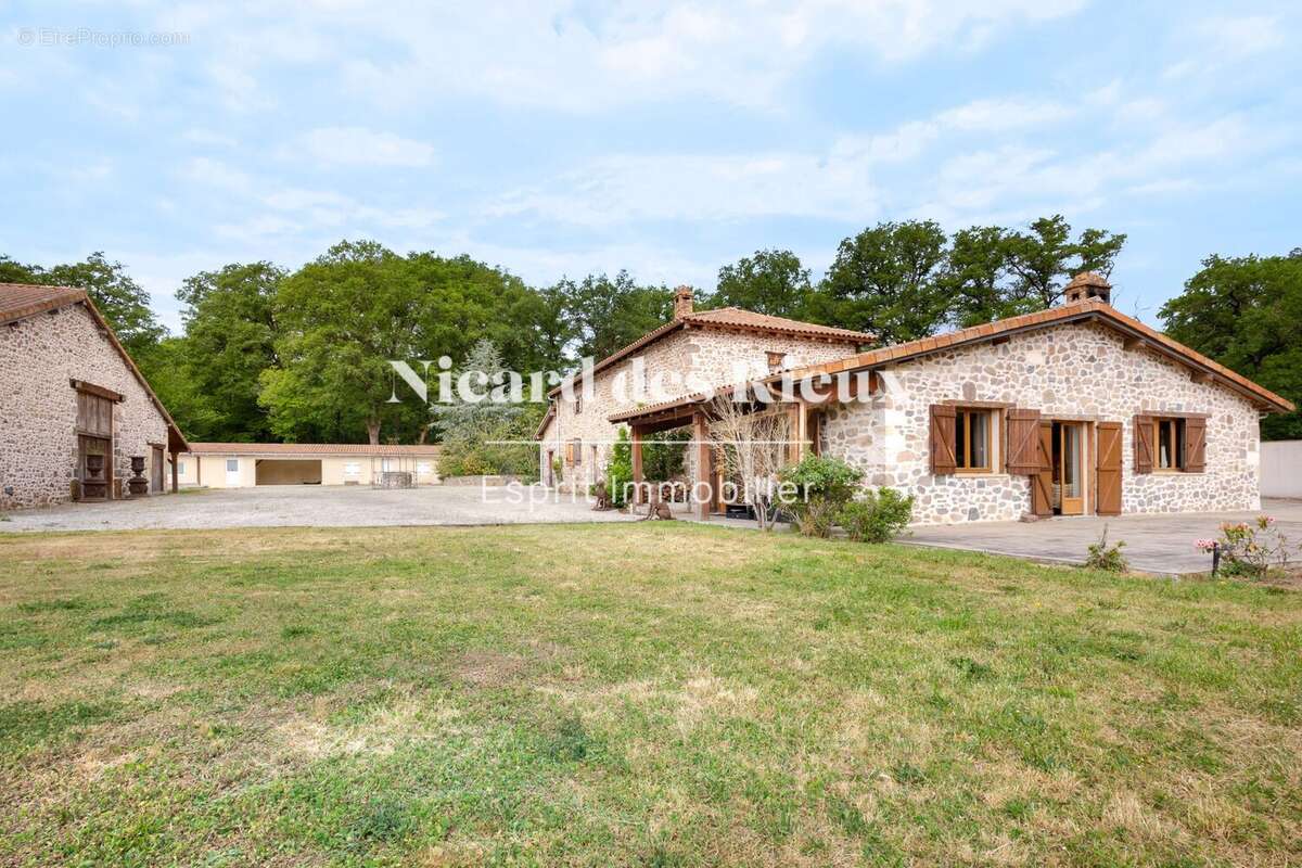 Maison à EXIDEUIL