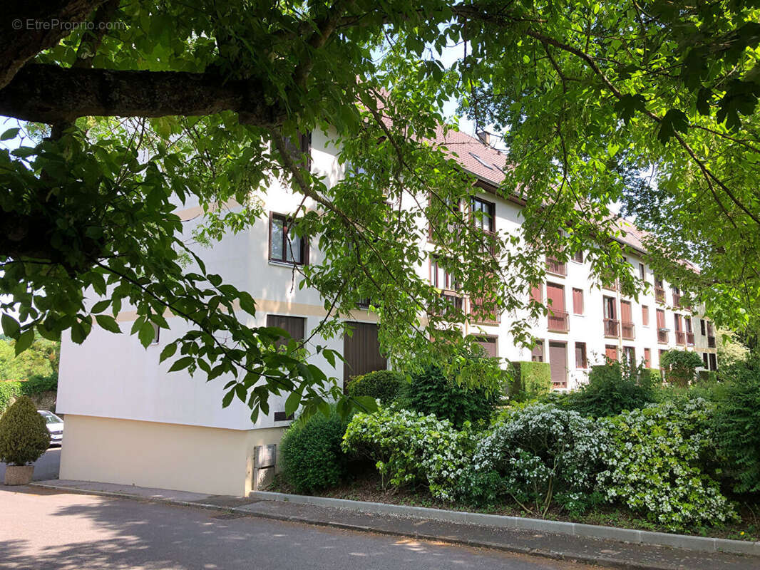 Appartement à BUC