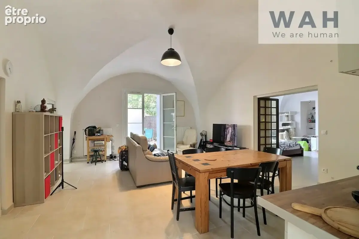 Lansargues centre - 201 m2 habitables - Terrasse et parkings - photo 1