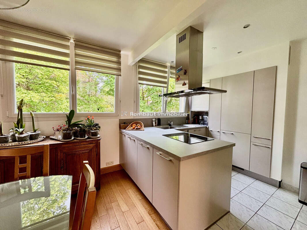 Appartement à LA CELLE-SAINT-CLOUD