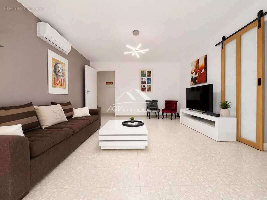 Mas de 220 m² – 6 chambres – Terrain de 1 722 m² – Piscine chauffée - photo 5