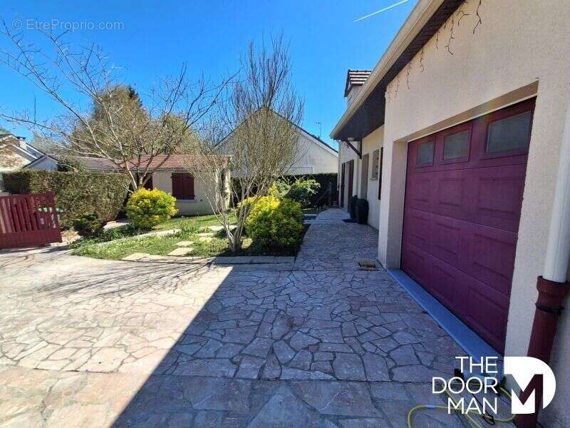 Maison à LE PERRAY-EN-YVELINES