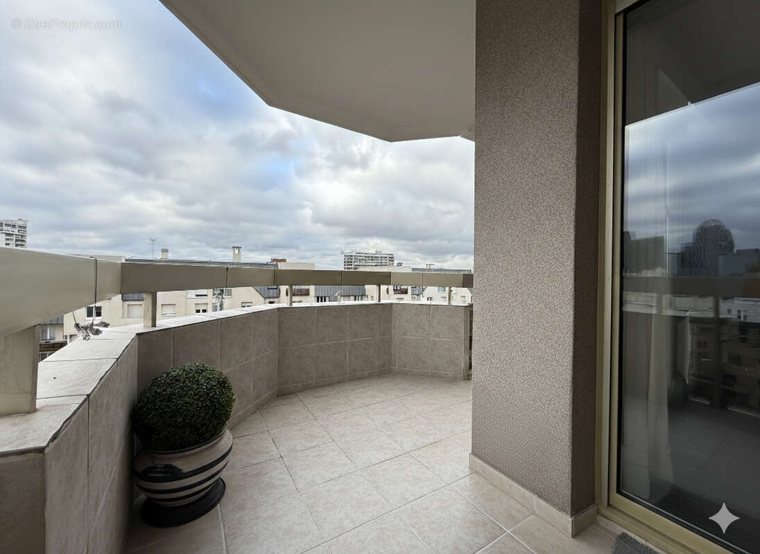 Appartement à COURBEVOIE