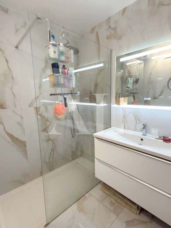 Appartement à VALLAURIS