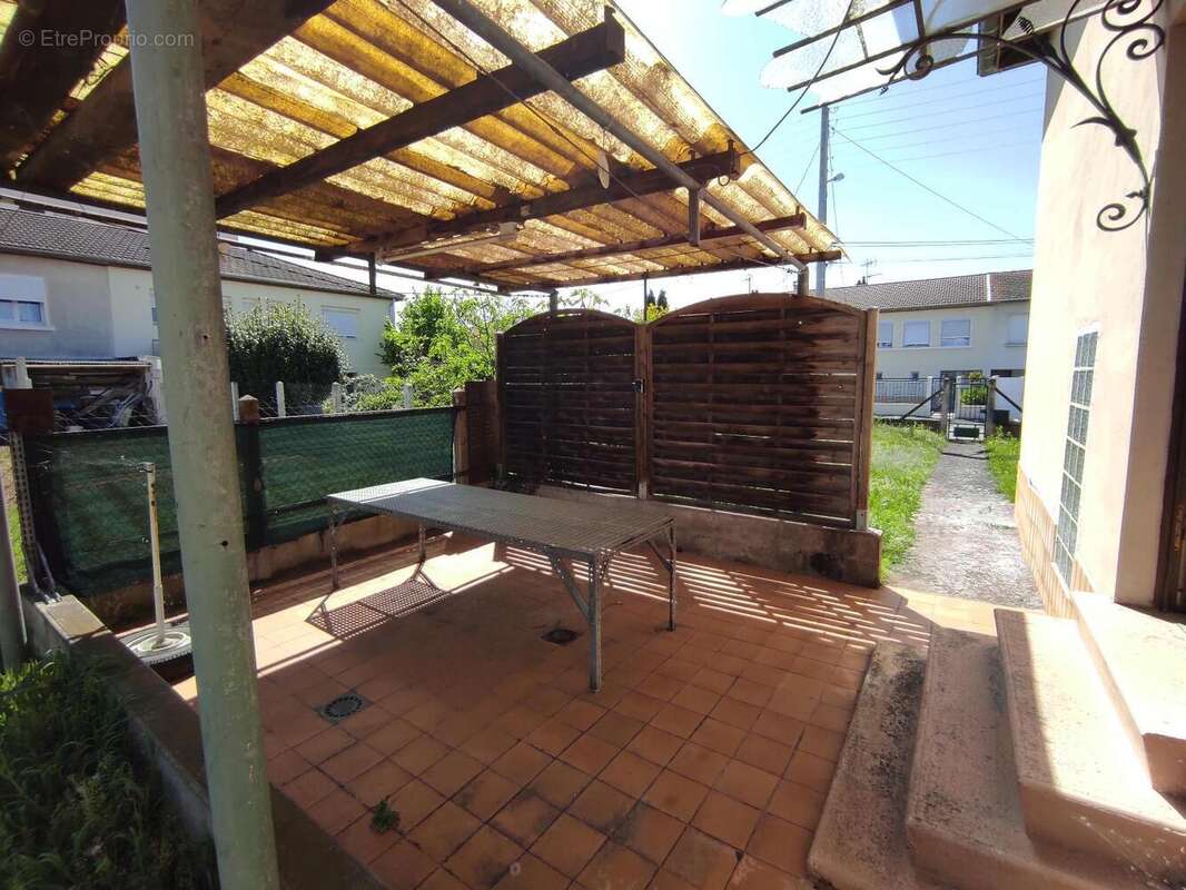   - Maison à MEYZIEU