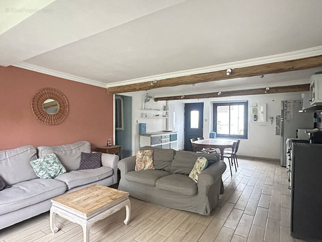 Maison à FOLLAINVILLE-DENNEMONT