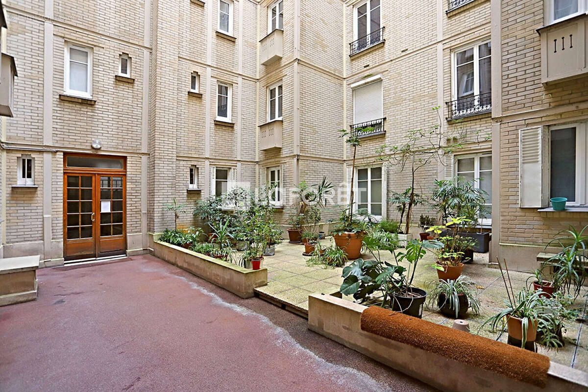 Appartement à PARIS-14E