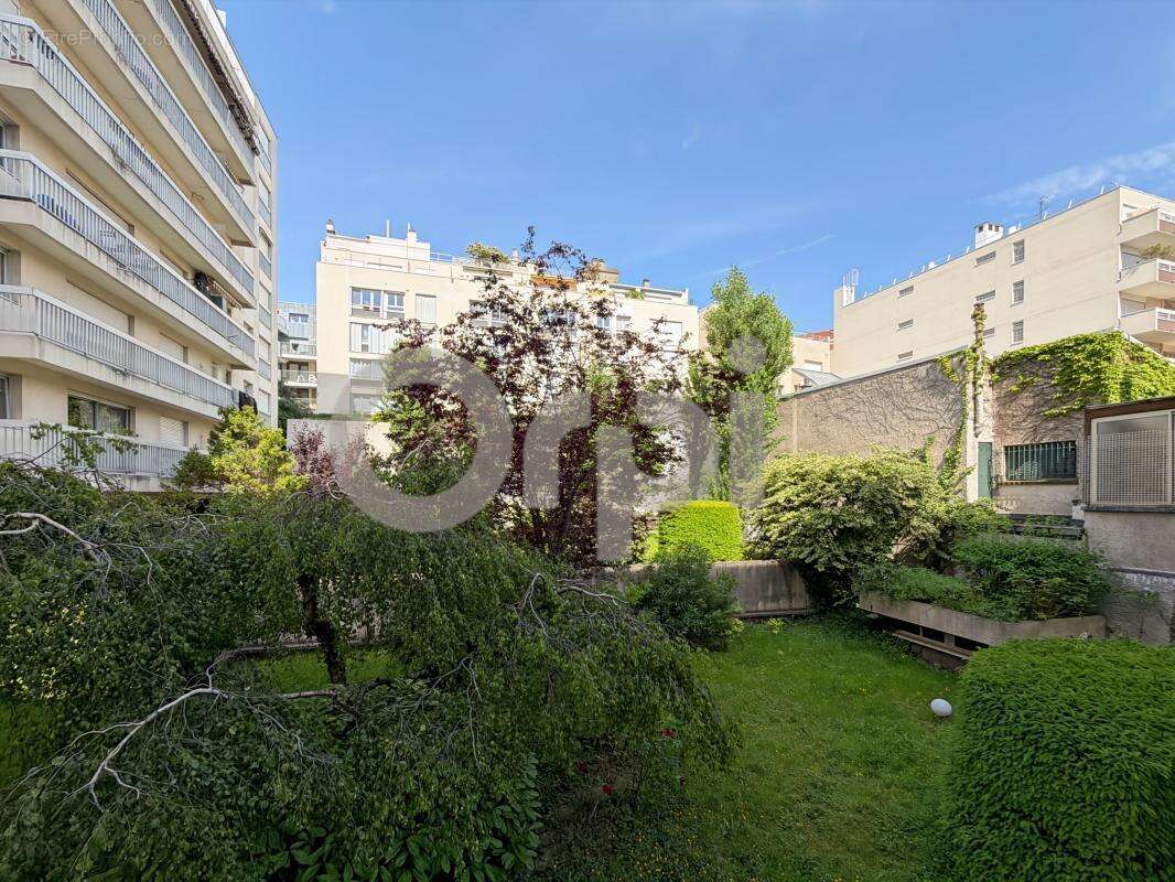 Appartement à PARIS-20E