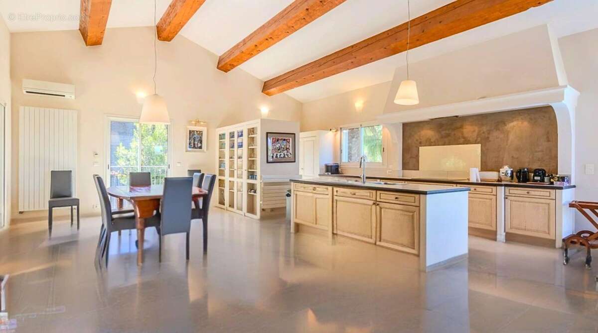 Villa 7 pièce(s) 295 m2, piscine, jardin, la Constance Antibes - photo 4