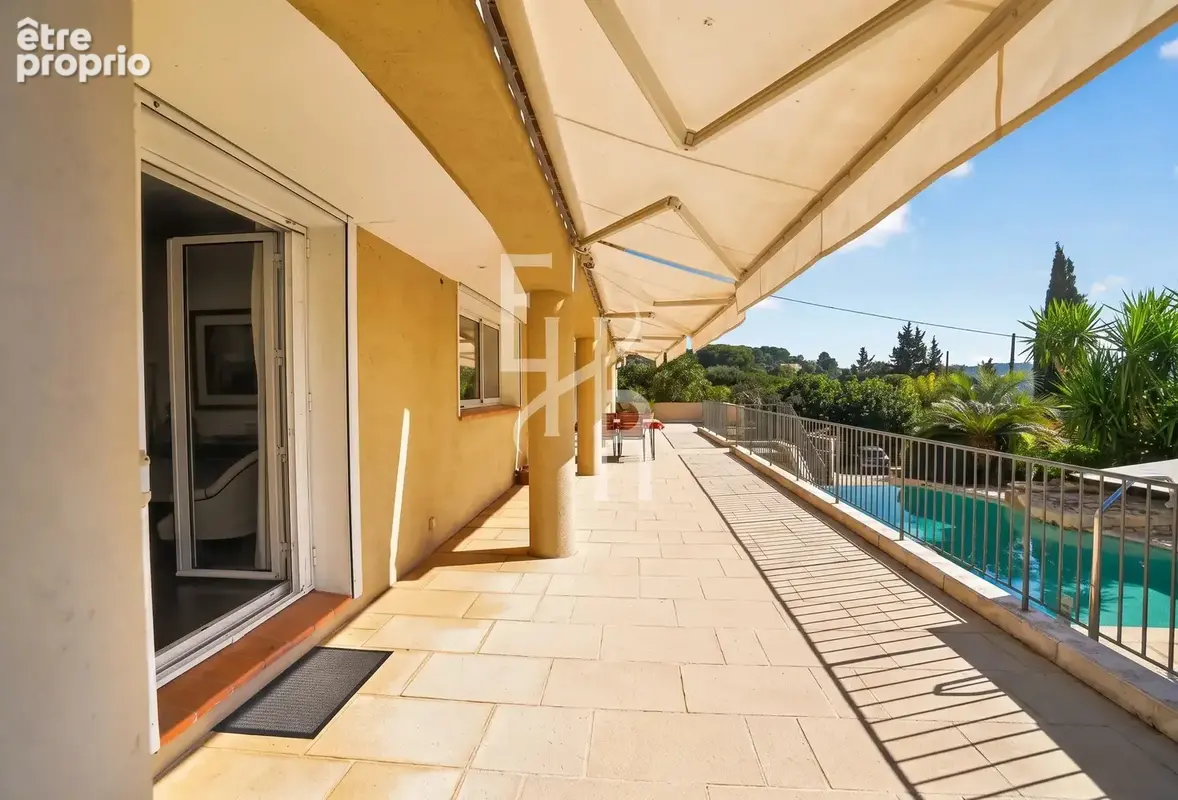 Propriété de charme au calme. offrant une vue panoramique dans un secteur recherché de Mougins - photo 2