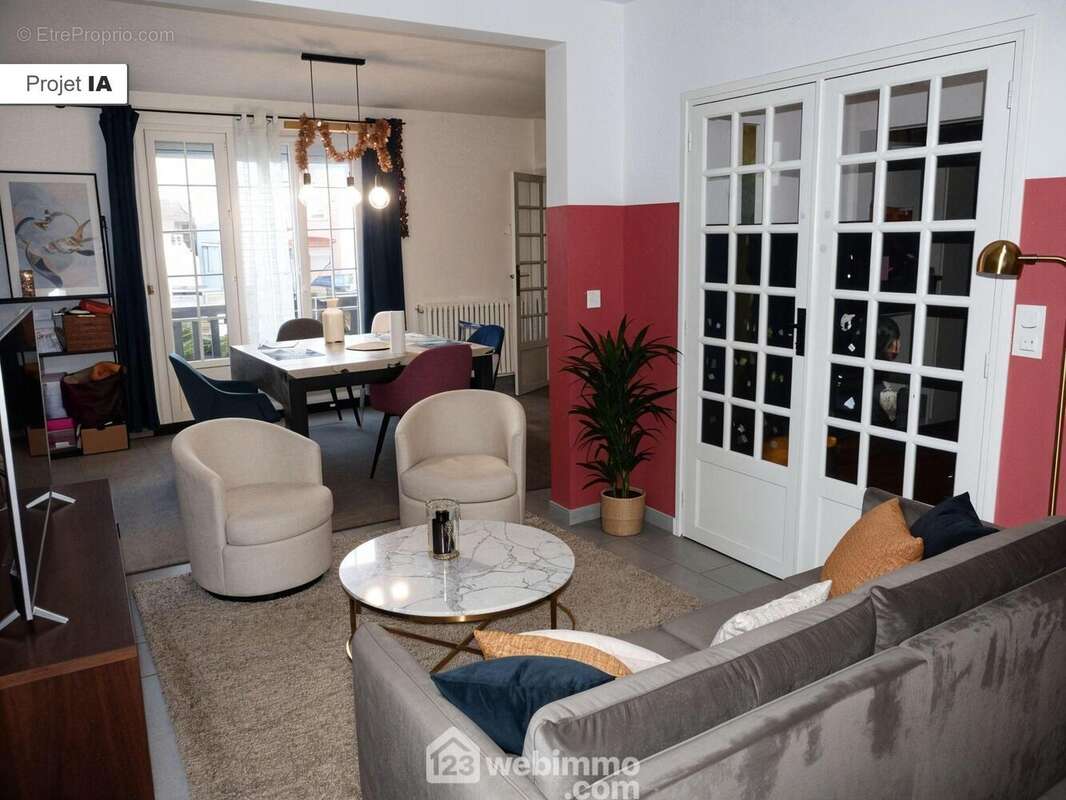 La pièce à vivre de 33 m² avec cheminée et accès balcon. - Maison à BIHOREL