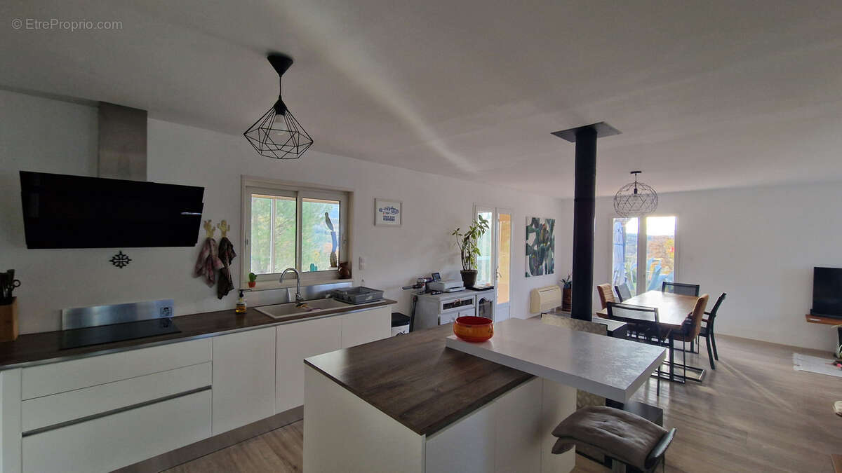 Maison à SAINT-JEAN-DE-LA-BLAQUIERE