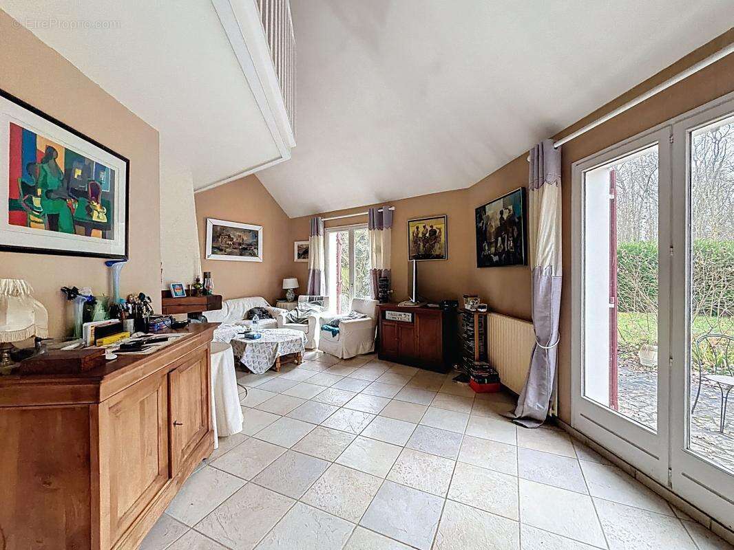 Maison à VOISINS-LE-BRETONNEUX