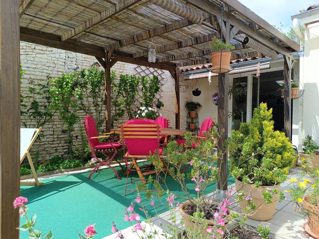 Maison à BLANZAC-LES-MATHA