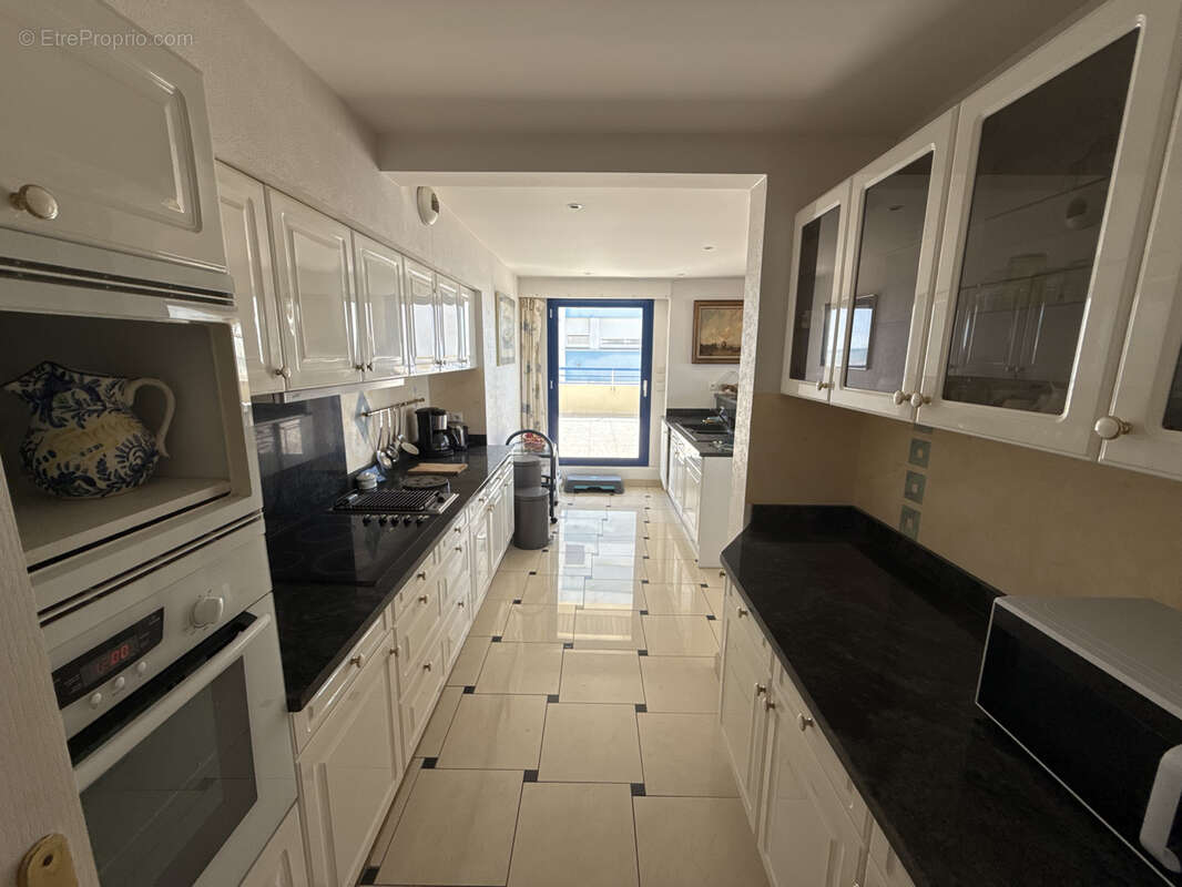 Rare FACE MER magnifique 4 pièces de 128 m2 avec vaste terrasse, 3 ch, 3sdb , garage et cave - photo 5