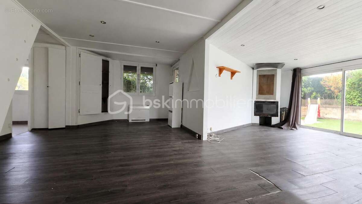 Maison T4 avec jardin – Résidence sécurisée avec piscine – Fort potentiel de rénovation – Le Castellet - photo 5