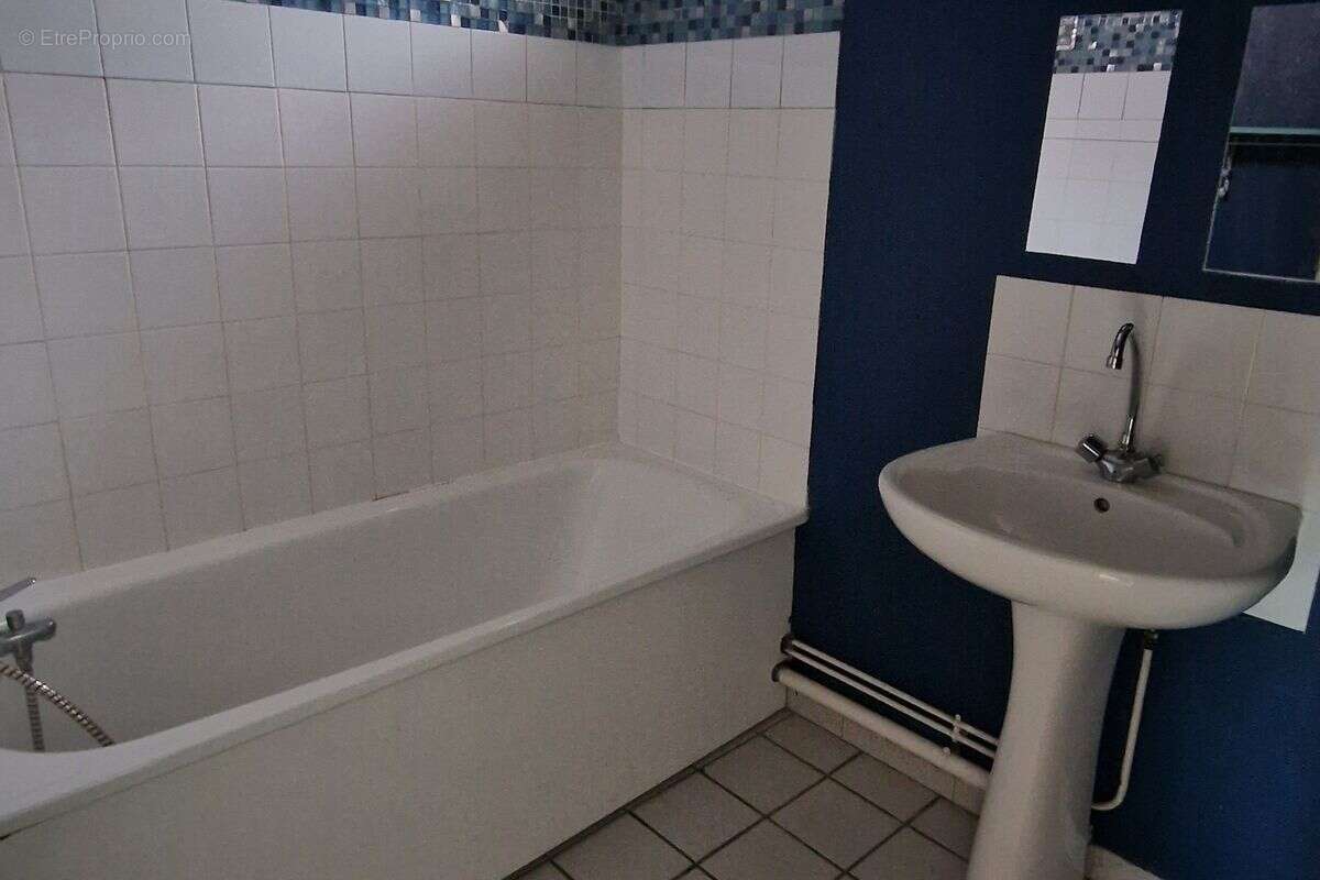 Maison à LES HALLES