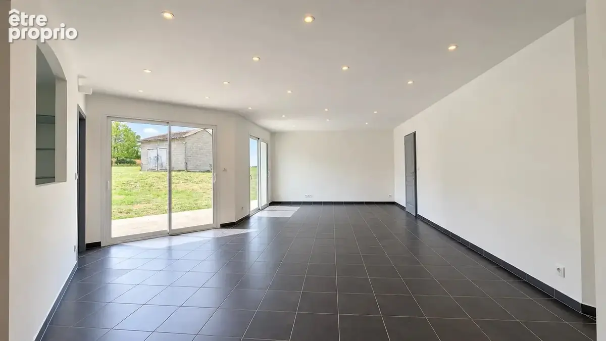 Plain-pied de 2010 - 115 m² - 3 chambres - 3 300 m² de terrain - photo 3