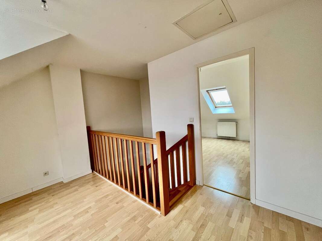   - Maison à LES PONTS-DE-CE