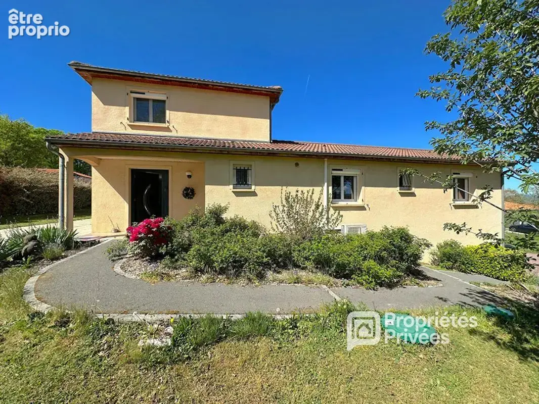 Maison 8 pièces 258 m2 avec piscine sur terrain clos 2832 m2 - photo 2