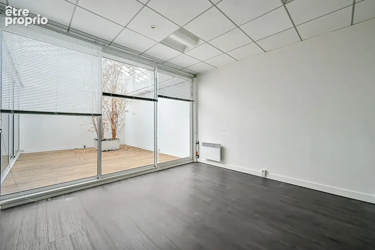 PARIS 14ème - Mouton Duvernet - Bureaux lumineux avec patio privatif . - photo 9