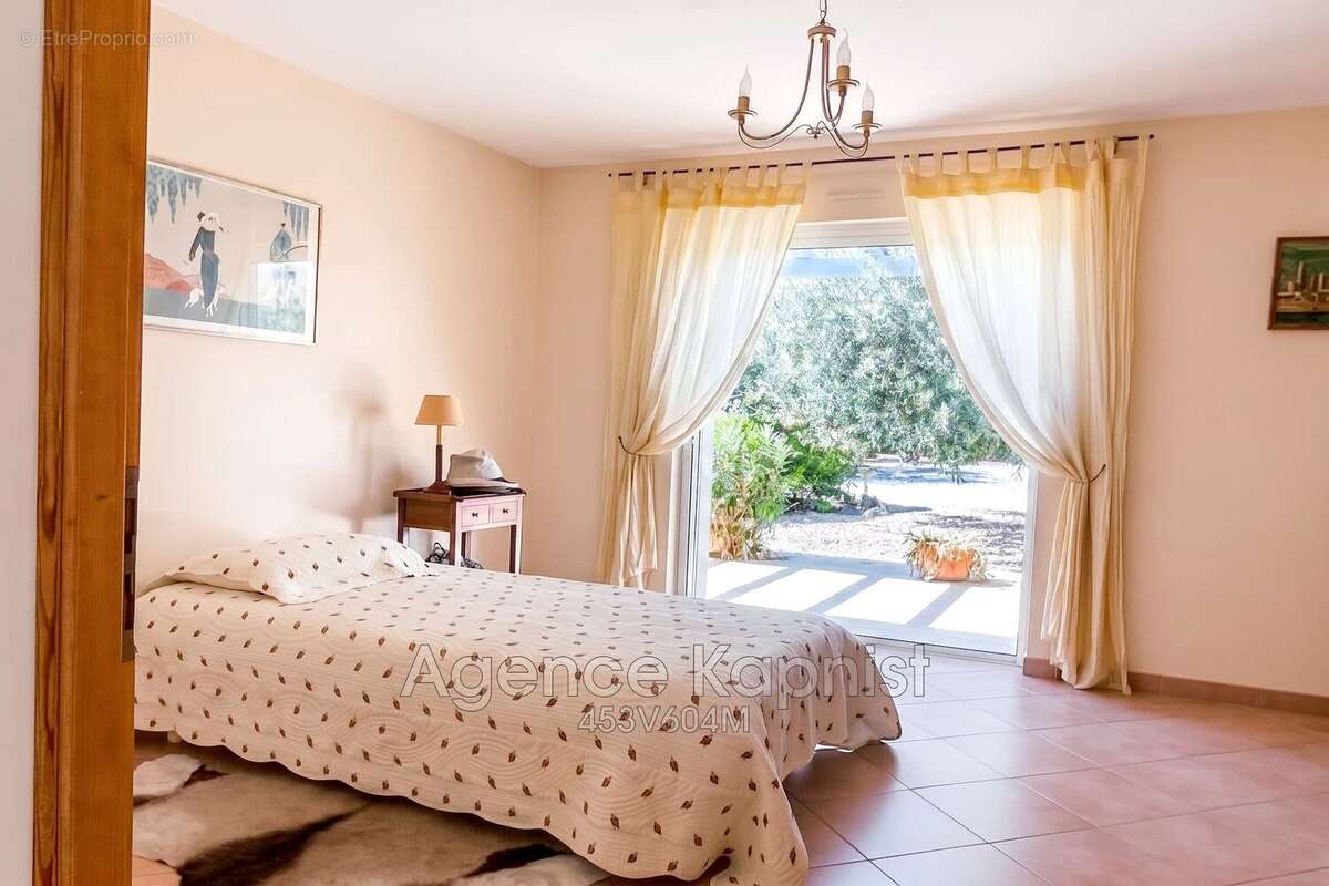 Maison 350 m² à Flayosc  - photo 6