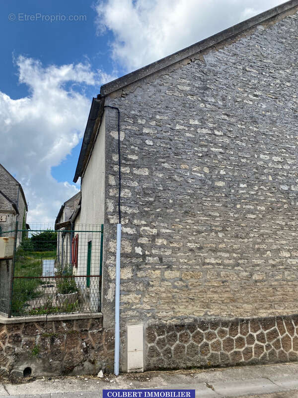 Maison de village avec dépendances à ,rénover à PREHY - photo 3