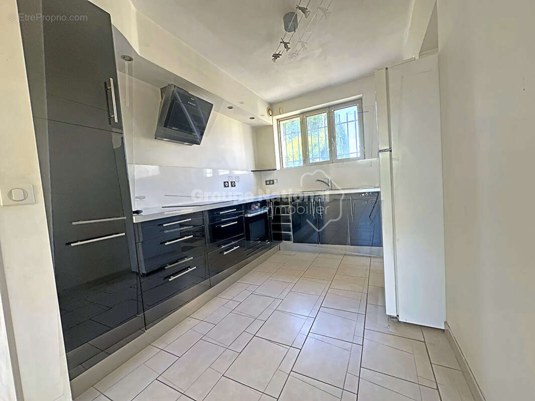 A vendre Arles, beau T4  avec place de parking - photo 3